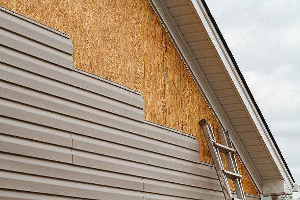 Professional Siding Contractor technician working in Kilmarnock, VA
